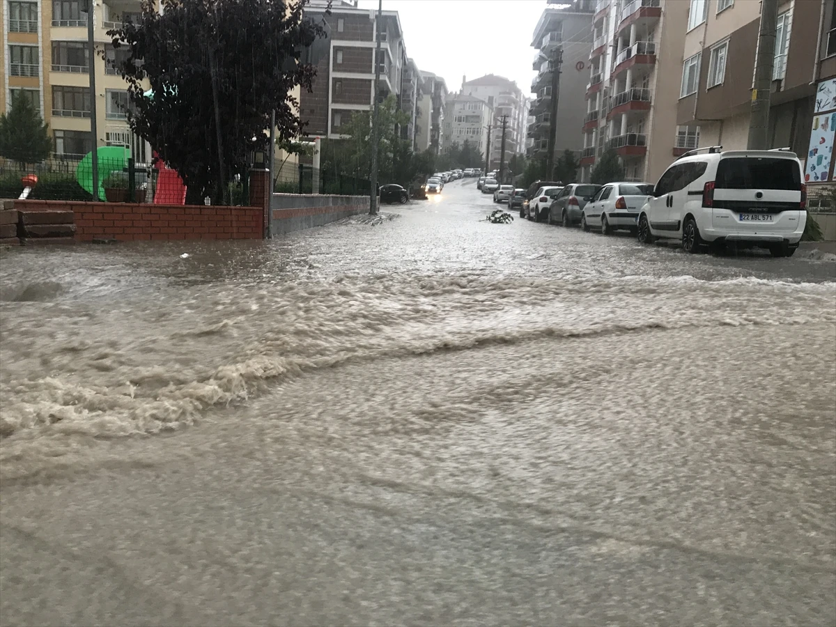 Edirne’de sağanak! Yollar göle döndü